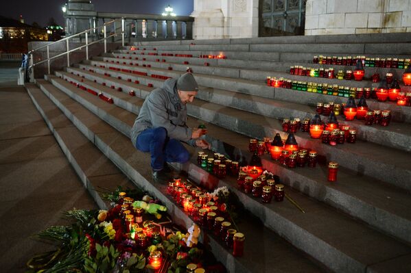 Moskovalılar uçak kazasında ölenleri anıyor - Sputnik Türkiye