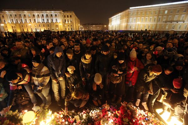 St. Petersburg'da uçak kazasında ölenler anılıyor. - Sputnik Türkiye