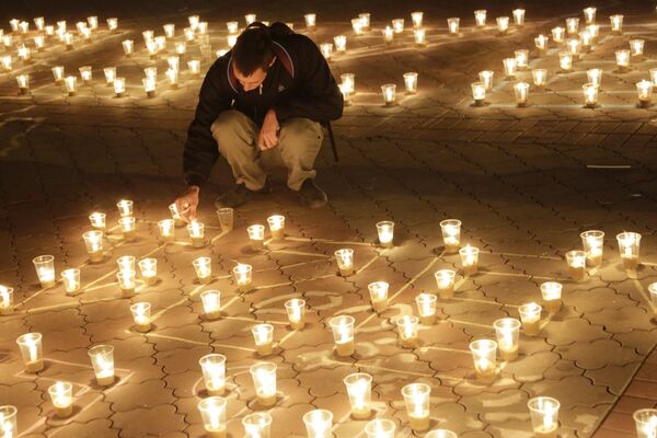 Simferepol'de uçak kazasında ölenler anılıyor - Sputnik Türkiye