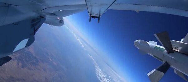 Rus Su-34 uçağı, IŞİD’in bomba fabrikasını vuruyor Rus Su-34 uçağı, IŞİD’in bomba fabrikasını vuruyor - Sputnik Türkiye