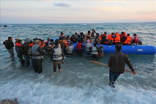 Göçmenlerin Ege'de tehlikeli yolculuğu - Sputnik Türkiye