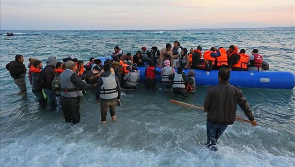 Göçmenlerin Ege'de tehlikeli yolculuğu - Sputnik Türkiye