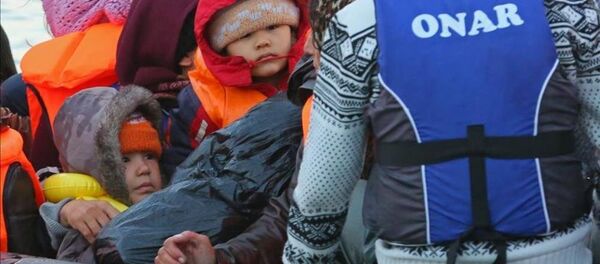 Göçmenlerin Ege'de tehlikeli yolculuğu - Sputnik Türkiye