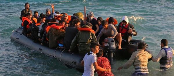 Göçmenlerin Ege'de tehlikeli yolculuğu Göçmenlerin Ege'de tehlikeli yolculuğu - Sputnik Türkiye