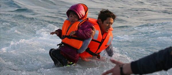 Göçmenlerin Ege'de tehlikeli yolculuğu - Sputnik Türkiye