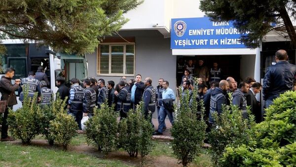 İzmir merkezli 'Paralel Devlet Yapılanması' operasyonu - Sputnik Türkiye