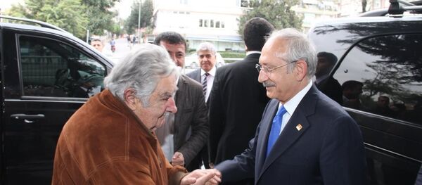 Eski Uruguay Devlet Başkanı Jose Mujica ve CHP lideri Kemal Kılıçdaroğlu Eski Uruguay Devlet Başkanı Jose Mujica ve CHP lideri Kemal Kılıçdaroğlu - Sputnik Türkiye