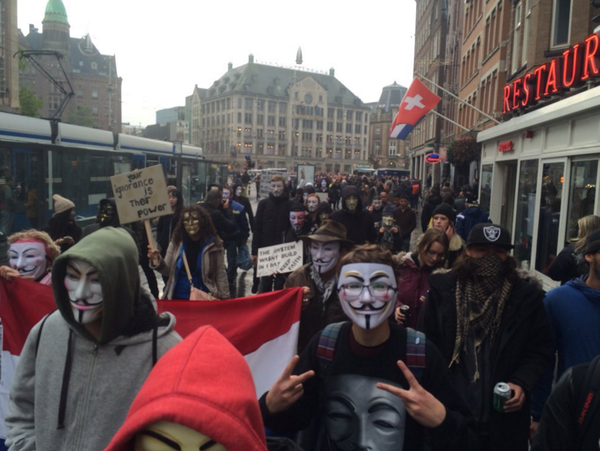 Amsterdam'da 1 milyon maske yürüyüşü - Sputnik Türkiye