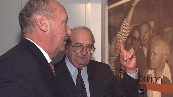 İsrail'in 5. Cumhurbaşkanı İzak Navon (sağda) - Sputnik Türkiye