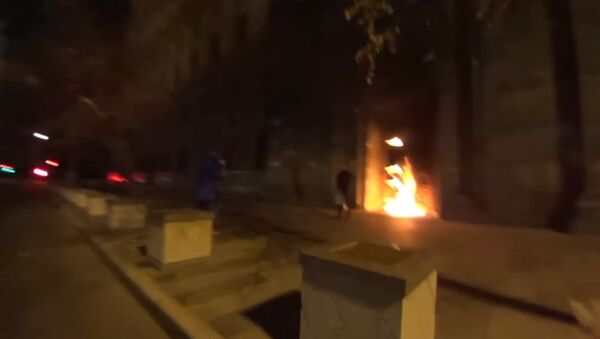 Performans sanatçısı FSB'nin kapısını yaktı - Sputnik Türkiye
