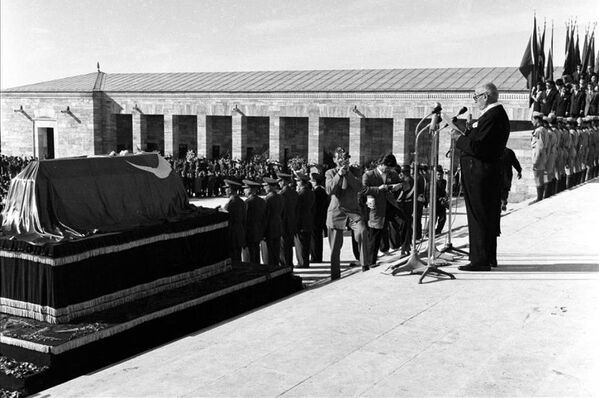 Atatürk’ün cenazesinin Anıtkabir’e yolculuğu - Sputnik Türkiye