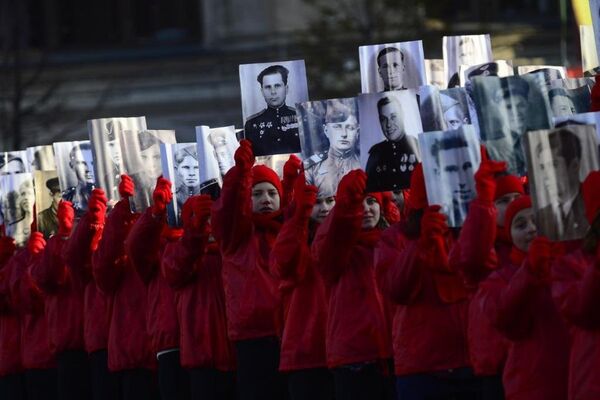 'Sovyet askerleri' Kızıl Meydan'da yürüdü - Sputnik Türkiye