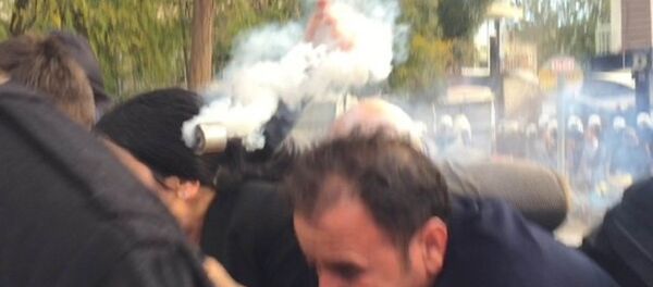 Gaz fişeğinin Figen Yüksekdağ'ın kafasına isabet etme anı kamerada. - Sputnik Türkiye