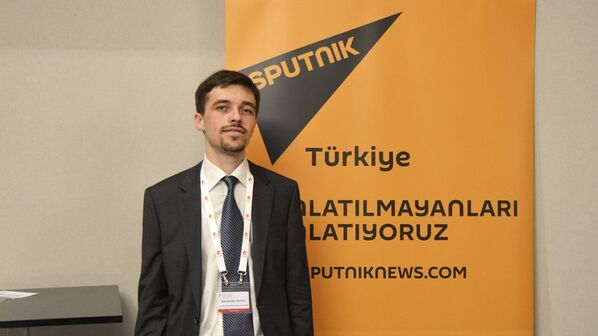 Analiz Merkezi’nin Stratejik Enerji Araştırmaları Direktörü Alexander Kurdin - Sputnik Türkiye