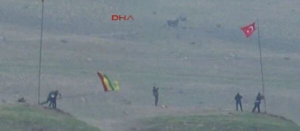 Cizre’de silah sesleri altında bayrak operasyonu. - Sputnik Türkiye