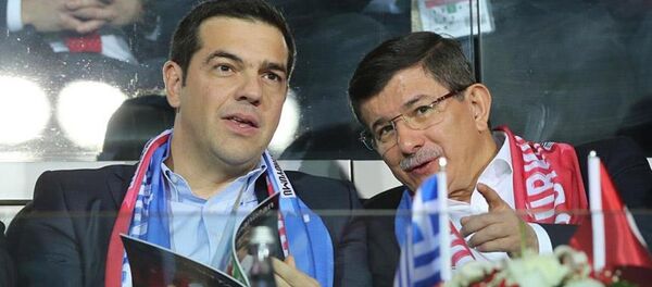 Davutoğlu ve Çipras maçı birlikte izledi - Sputnik Türkiye