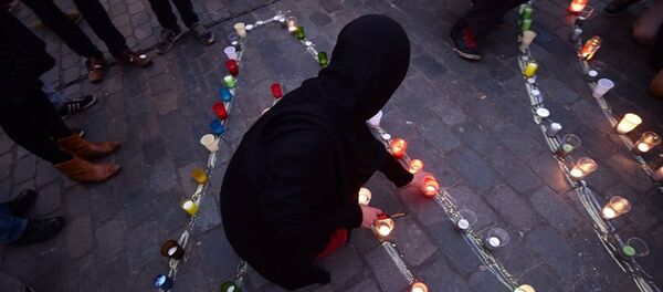 Paris'teki saldırılarda ölenler için Brüksel'de yapılan anma - Sputnik Türkiye