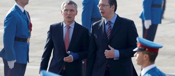 NATO Genel Sekreteri Jens Stoltenberg ve Sırbistan Başbakanı Aleksandr Vuçiç - Sputnik Türkiye
