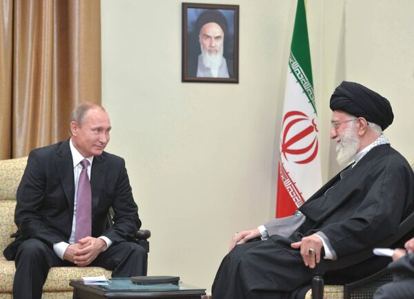 Rusya Devlet Başkanı Vladimir Putin - İran'ın dini lideri Ayetullah Ali Hamaney - Sputnik Türkiye