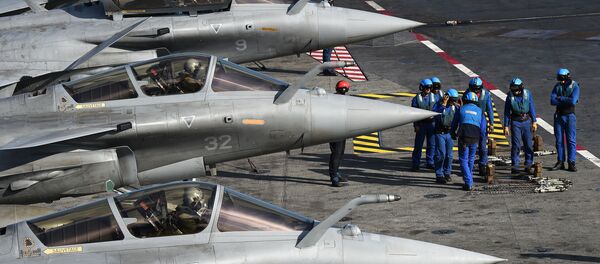 Fransız uçak gemisi Charles de Gaulle Akdeniz'de - Sputnik Türkiye