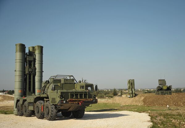 S-400 hava savunma sistemi, Suriye'deki Hmeymim hava üssünde görevine başladı. - Sputnik Türkiye