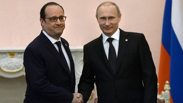 Rusya Devlet Başkanı Vladimir Putin ve Fransa Cumhurbaşkanı François Hollande - Sputnik Türkiye