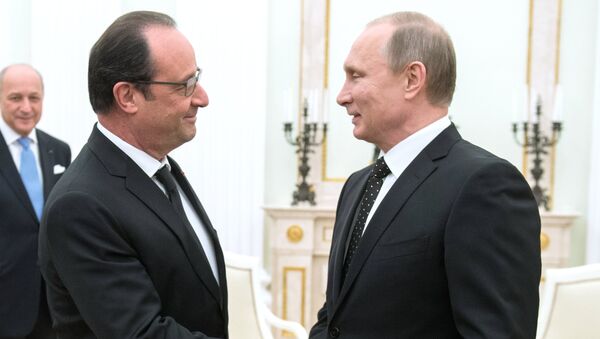 Rusya Devlet Başkanı Vladimir Putin - Fransa Cumhurbaşkanı François Hollande - Sputnik Türkiye