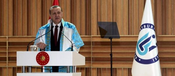 Cumhurbaşkanı Recep Tayyip Erdoğan, Bayburt Üniversitesi Yeni Külliye Konferans Salonu'nda düzenlenen Akademik Yıl Açılış Töreni'ne katılarak konuşma yaptı. - Sputnik Türkiye