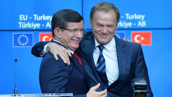 Başbakan Ahmet Davutoğlu - AB Konseyi Başkanı Donald Tusk - Sputnik Türkiye