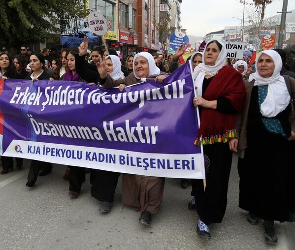 25 Kasım Kadına Yönelik Şiddete Karşı Uluslararası Mücadele Günü - Sputnik Türkiye