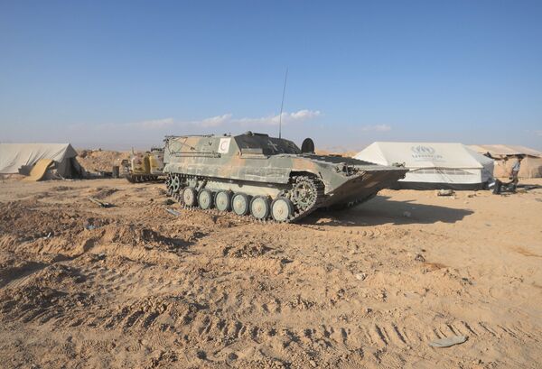 Suriye ordusunun yaralıları taşımak için kullandığı zırhlı piyade aracı. - Sputnik Türkiye