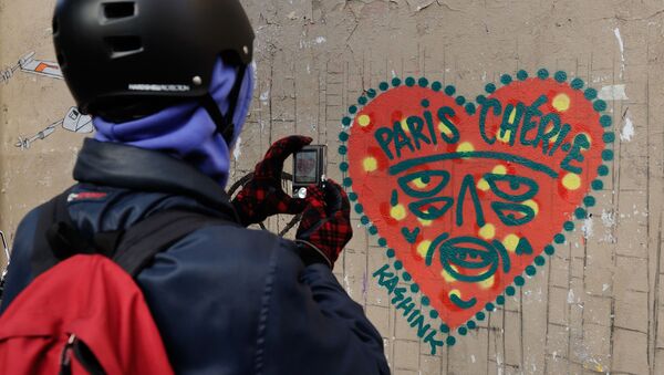 Paris sokaklarındaki grafiti. - Sputnik Türkiye