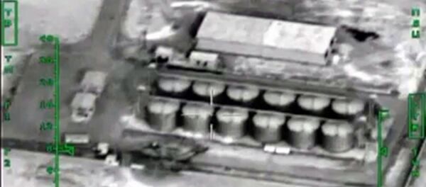 Нанесение авиаудара ВКС России по нефтехранилищам террористов в Сирии - Sputnik Türkiye