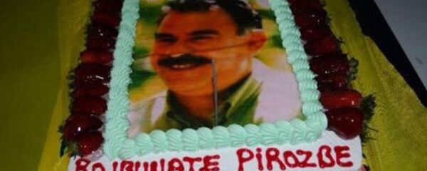 Öcalan resimli doğum günü pastası nedeniyle 3 sanığa 5'er yıl hapis istendi. Öcalan resimli doğum günü pastası nedeniyle 3 sanığa 5'er yıl hapis istendi. - Sputnik Türkiye