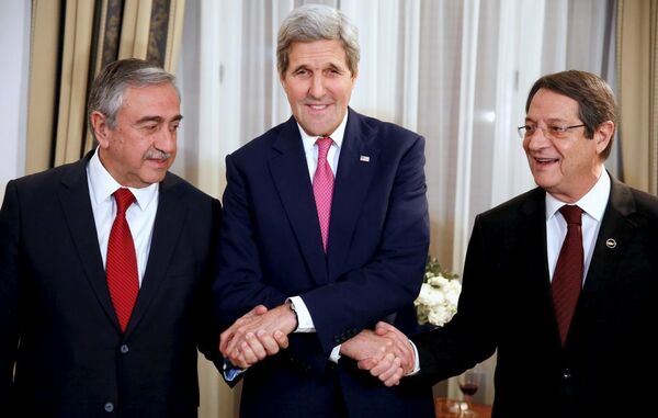 John Kerry-Mustafa Akıncı-Nikos Anastasiadis - Sputnik Türkiye