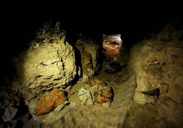 DAİŞ’in Sincar’da yaptığı yeraltı geçitlerden biri. - Sputnik Türkiye