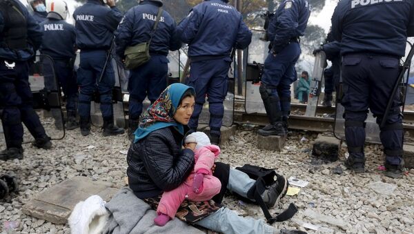 Yunanistan'ın Makedonya sınırındaki İdeomeni kasabasındaki sığınmacılar - Sputnik Türkiye
