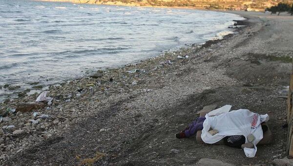İzmir'de sahile vurmuş çocuk cesedi bulundu - Sputnik Türkiye