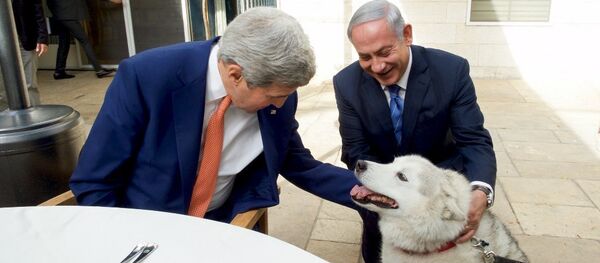 İsrail Başbakanı Benyamin Netanyahu ve köpeği Kaiya İsrail Başbakanı Benyamin Netanyahu ve köpeği Kaiya - Sputnik Türkiye