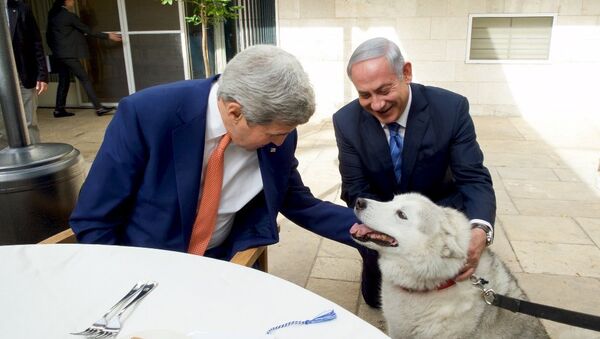 İsrail Başbakanı Benyamin Netanyahu ve köpeği Kaiya - Sputnik Türkiye