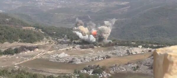 Rus jetleri Suriye'de cihatçıları böyle bombaladı Rus jetleri Suriye'de cihatçıları böyle bombaladı - Sputnik Türkiye