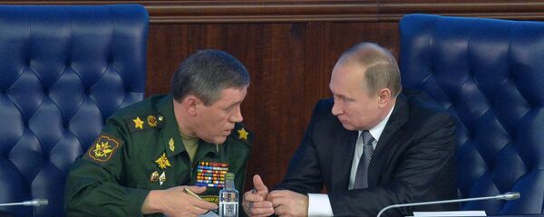 Rusya Devlet Başkanı Vladimir Putin - Rusya Genelkurmay Başkanı Valeriy Gerasimov - Sputnik Türkiye