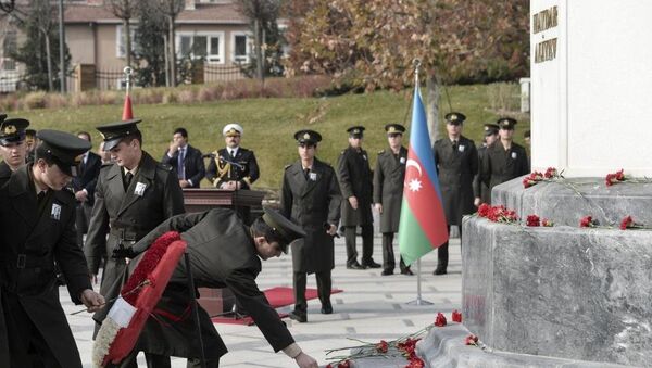 Haydar Aliyev, vefatının 12. yılında Batıkent'teki Haydar Aliyev Parkı'nda düzenlenen törenle anıldı. - Sputnik Türkiye