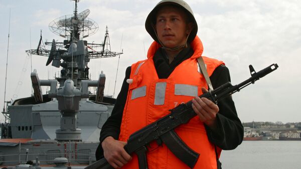 Rusya'nın Karadeniz donanmasında bir asker - Sputnik Türkiye