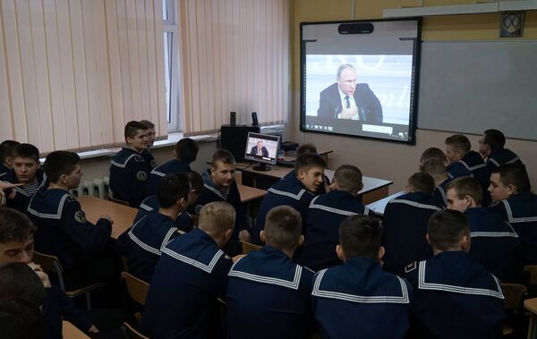 Rusya Devlet Başkanı Vladimir Putin geleneksel yılsonu basın toplantısını gerçekleştiriyor - Sputnik Türkiye