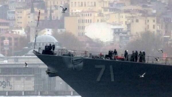 ABD gemisi Boğazı'dan 'eller tetikte' geçti - Sputnik Türkiye