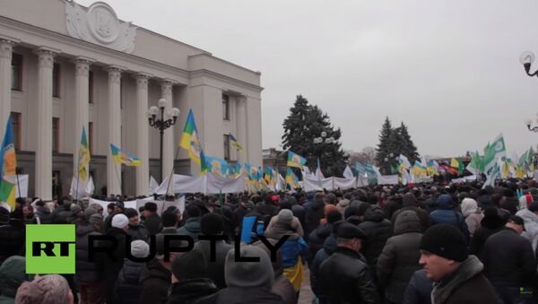 Ukrayna'da muhalefet, Noel ağaçlarına kesik inek başları astı - Sputnik Türkiye