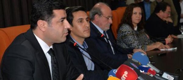 HDP Eş Genel Başkanları Selahattin Demirtaş HDP Eş Genel Başkanları Selahattin Demirtaş - Sputnik Türkiye