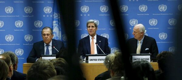 Rusya Dışişleri Bakanı Sergey Lavrov, ABD'li mevkidaşı John Kerry ve BM Suriye Özel Temsilcisi Staffan de Mistura - Sputnik Türkiye