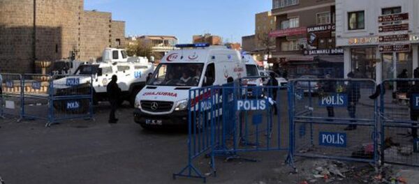 Sur'da bomba patladı: 1 asker hayatını kaybetti Sur'da bomba patladı: 1 asker hayatını kaybetti - Sputnik Türkiye